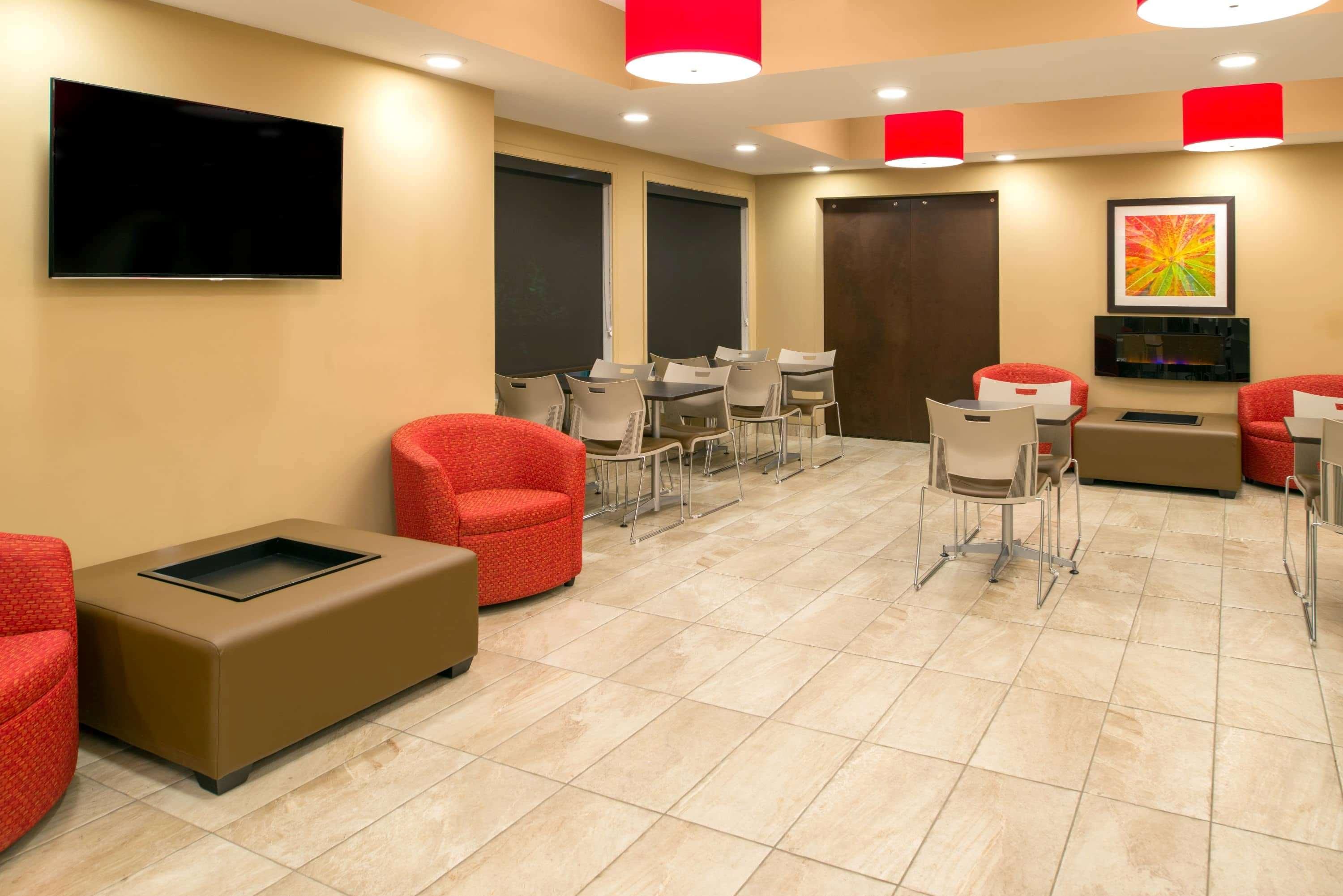 Microtel Inn & Suites By Wyndham Red Deer Exterior foto